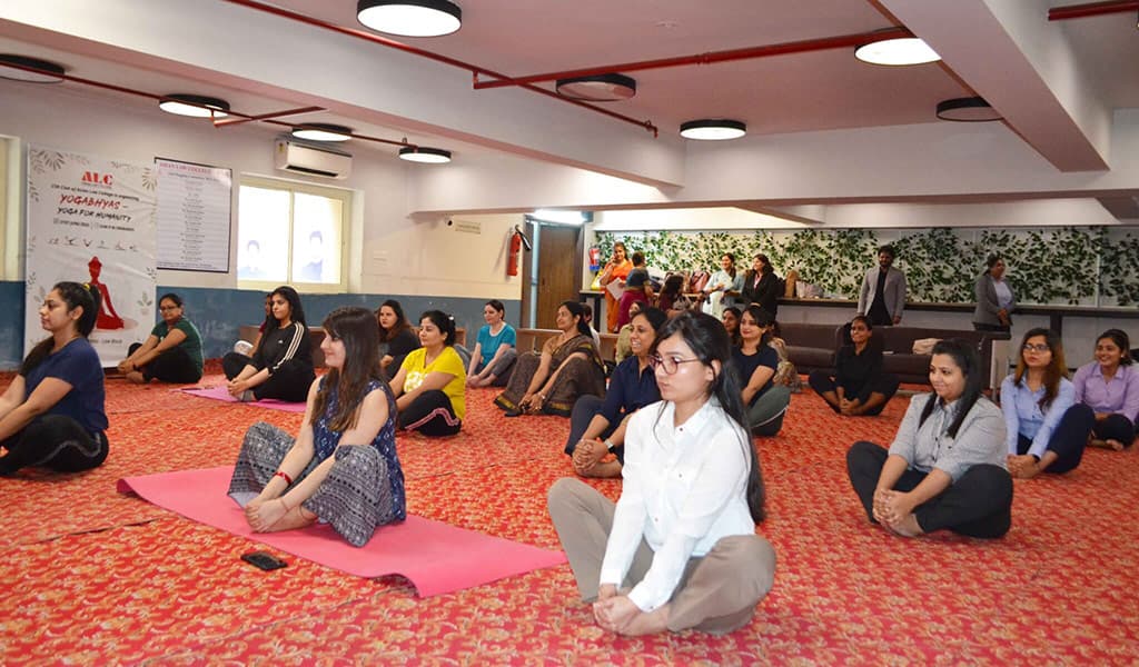 /static/uploads/web/2023/05/yoga-day-2022-1.jpg